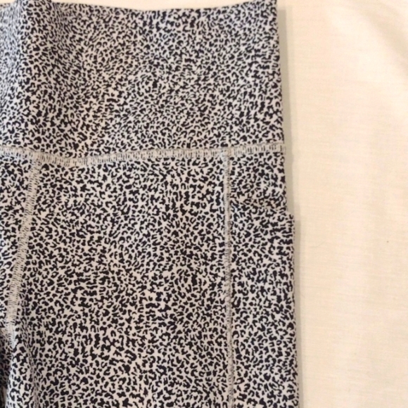 ATHLETA Salutation Stash Pocket 7/8 Textured Tight Size S - Picture 5 of 9